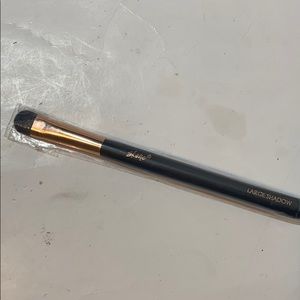 31. NIP Skone Large Eye Shadow Black Brush